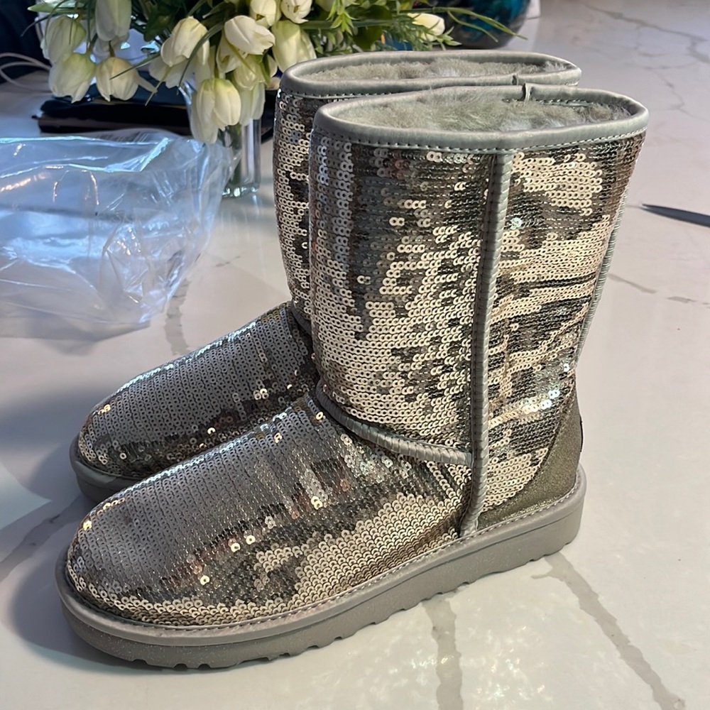 NWT Ugg Boots Shiny